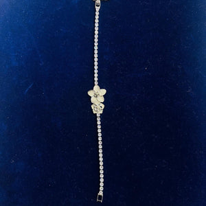 Silver Floral Crystal Bracelet – Elegant Flower Charm Jewelry