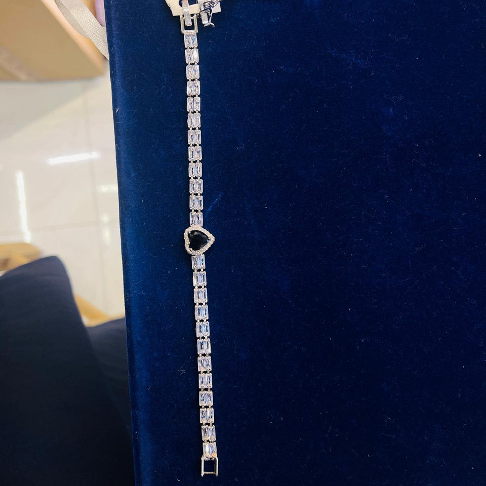 Black Heart Crystal Tennis Bracelet – Elegant Silver Tone Women's Bracelet
