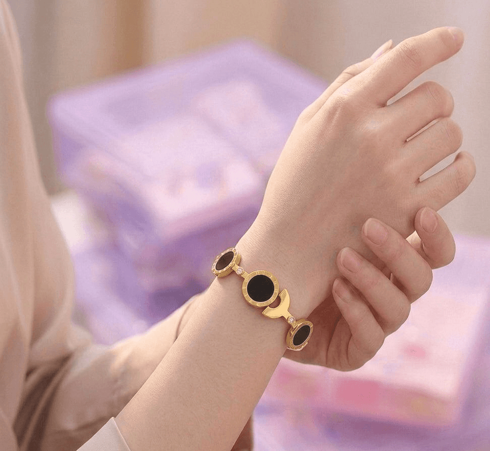 Luxury Gold Bracelet Collection