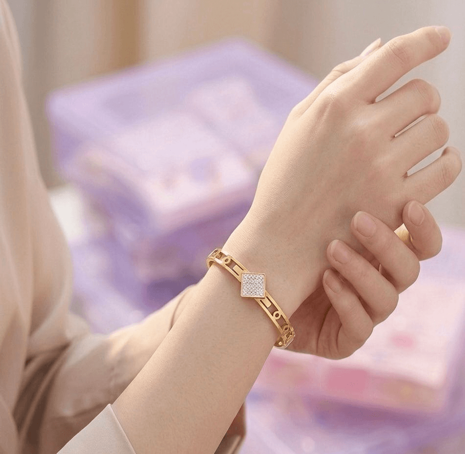 Luxury Gold Bracelet Collection